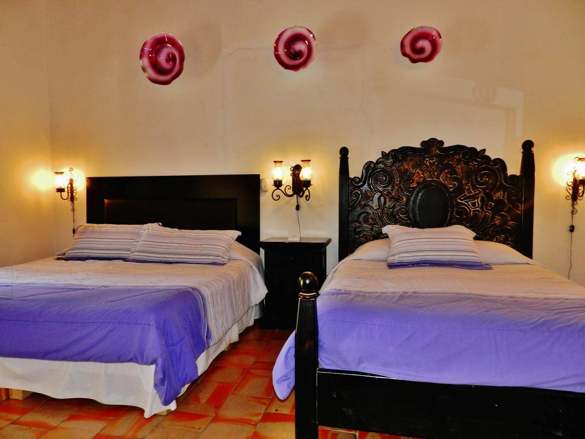 Tlaquepaque Hotel Rosa Morada מראה חיצוני תמונה